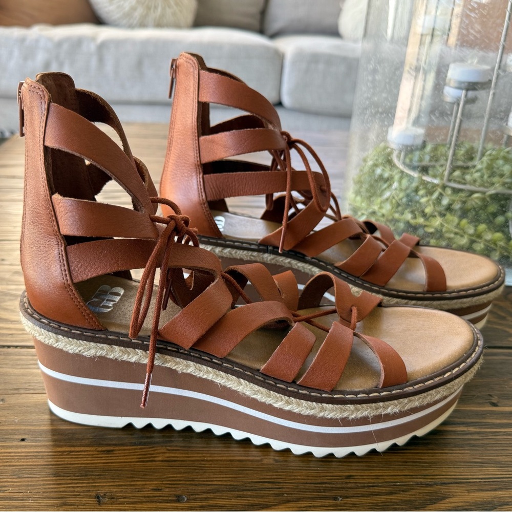 Gianni Bini Whiskey Whirrl Windd Leather Platform Gladiator Sandals